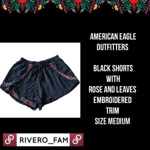 AMERICAN EAGLE OUTFITTERS| BLK SHORTS W/EMBROIDERED FLORAL TRIM| SIZE MEDIUM